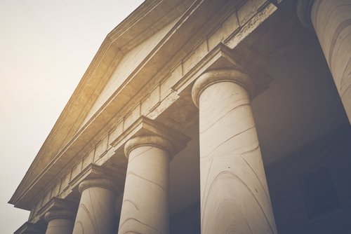 photo of a courthouse